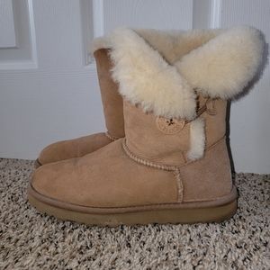Ugg Bailey Button II Boot Size 8